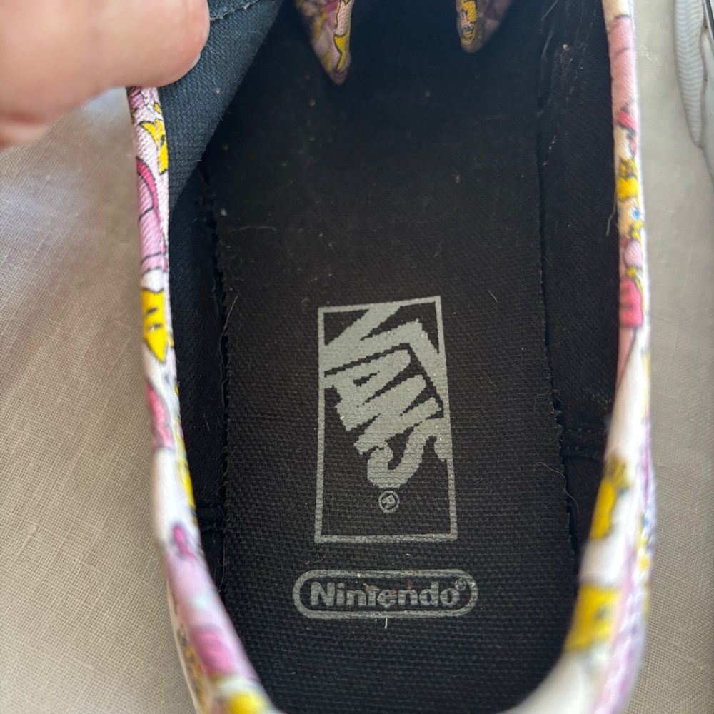 VANS x Nintendo Authentic Princess Peach Sneakers RARE Size 7M/8.5W - Picture 9 of 13